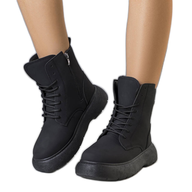 Botas com forro preto, Neile