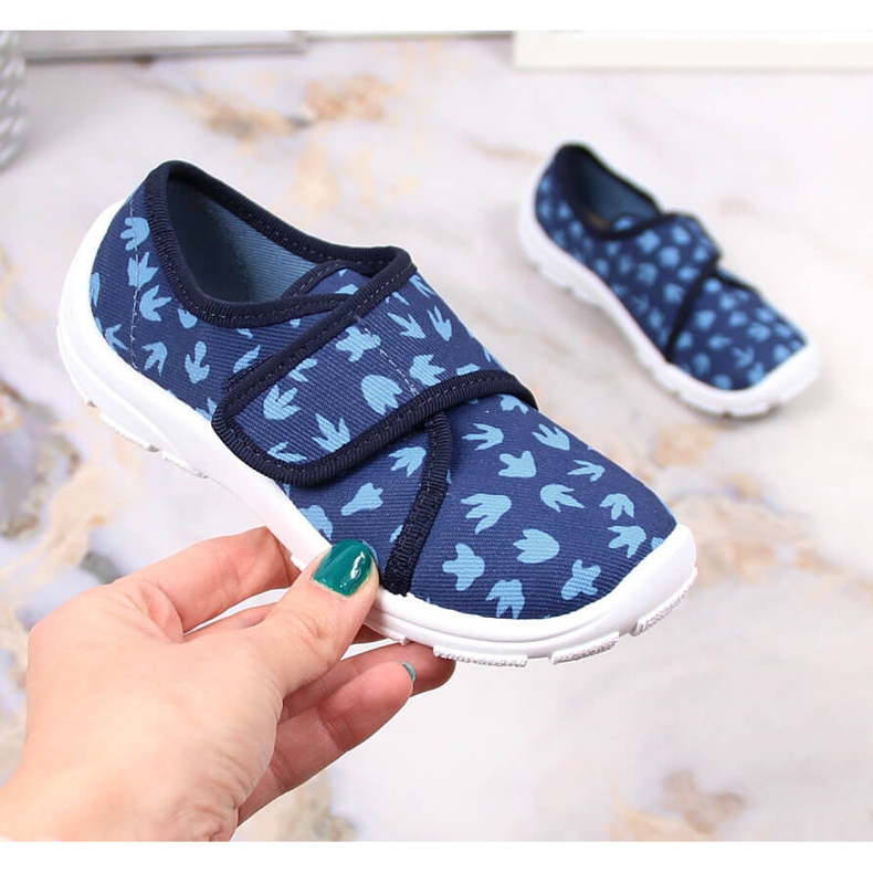 Chinelos de berçário para menino com velcro azul marinho Befado 974X476