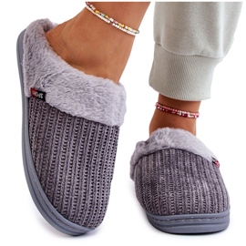Chinelos femininos isolados sem cadarço com pelo cinza Leriss Chinelos femininos isolados sem cadarço com pelo cinza Leriss