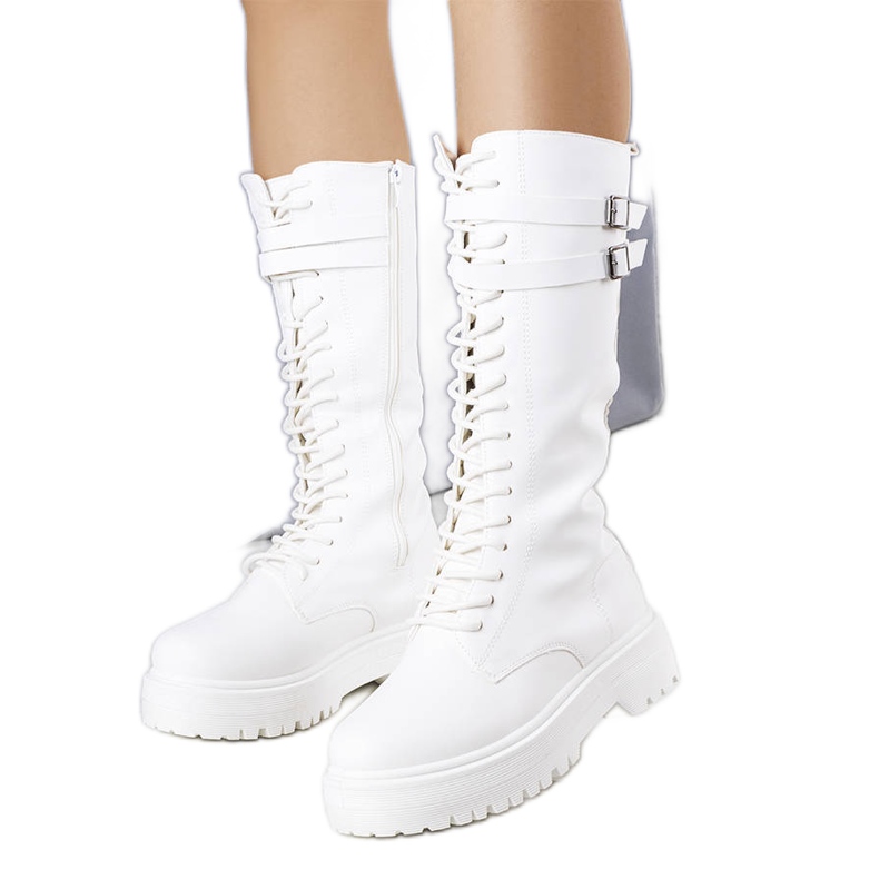 BM bota branca Christopher branco