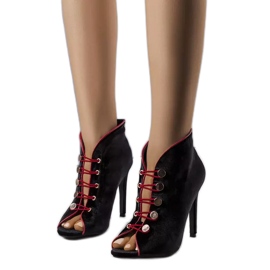 BM Sapatos pretos com parte superior da Nilsi