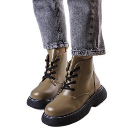 Botas isoladas em verde lutero Botas isoladas em verde lutero