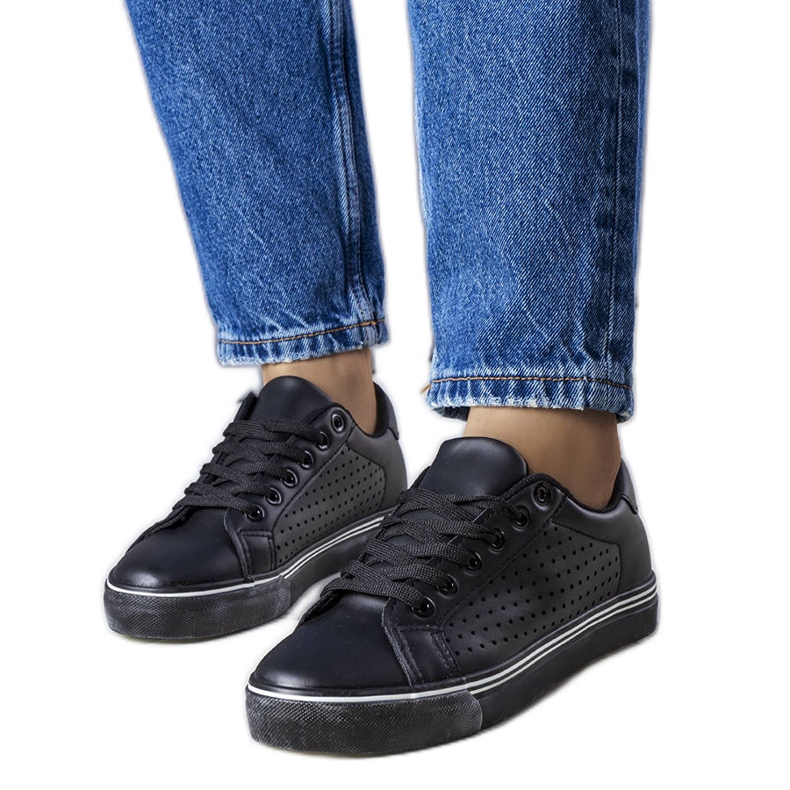 Tênis preto de couro ecológico Joffre.