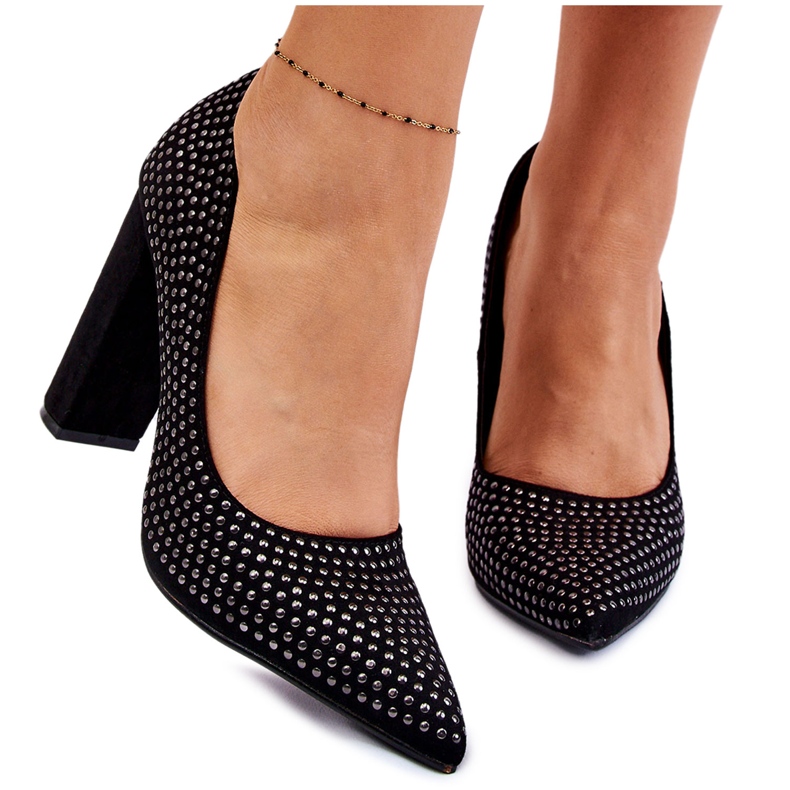 Sapatos de camurça com tachas decorativas pretas preto