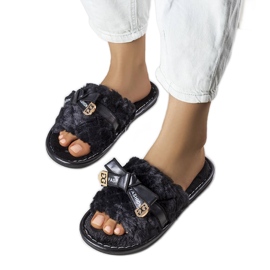 Chinelos pretos com laço da Peter