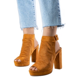 PA1 Sandália salto camel, Calum. marrom amarelo