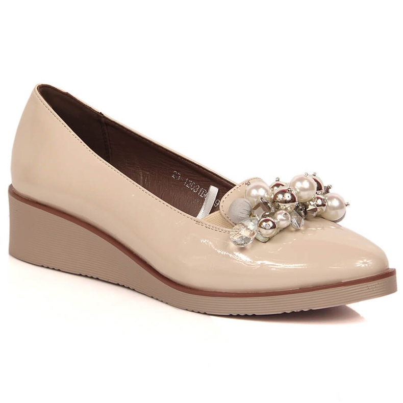 Sapato cunha lacado bege com miçangas Potocki SZ12031