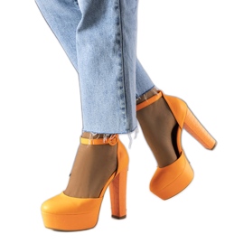 Sapatos neon laranja da Joy