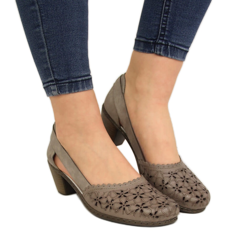 Sapatos femininos de couro vazados bege Rieker 40986