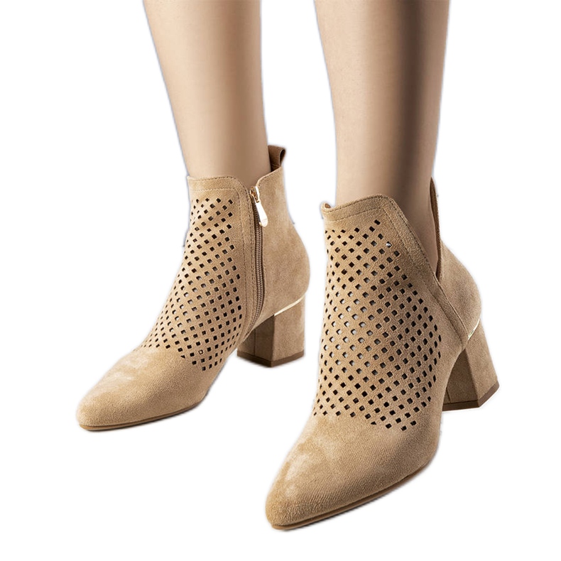 BM Ankle boot bege com recortes, Bernadette