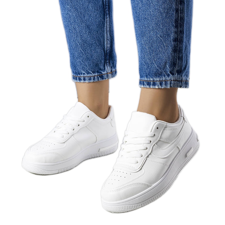 BM Tênis branco com sola grossa da Kim