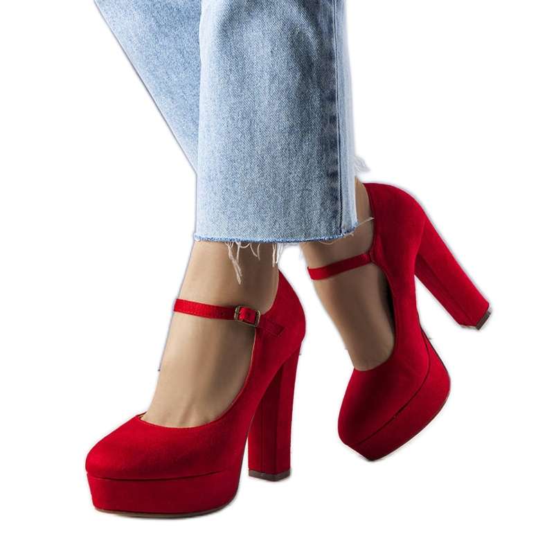 Sapatos de salto vermelhos da Johnnie