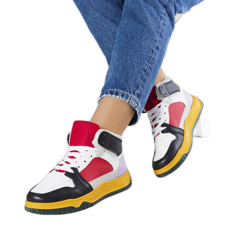 Tênis cano alto preto e vermelho Elizabeth branco