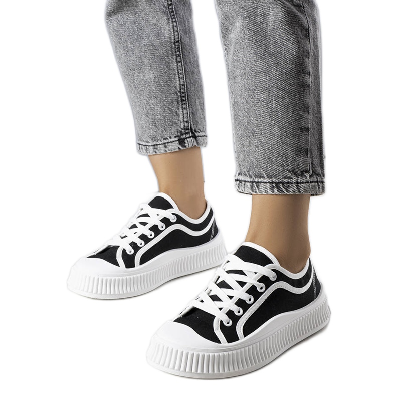 Tênis plataforma preto Johanna.