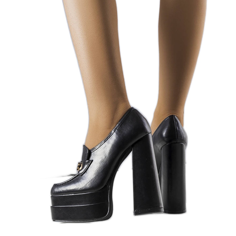 BM Sapatos pretos em um bloco robusto de Janie