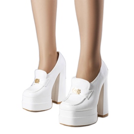 Sapatos brancos em um bloco robusto de Janie