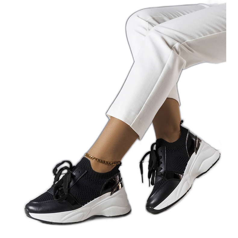 Tênis de salto preto Ann.