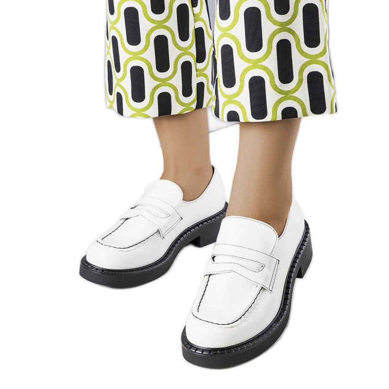 Bl&Ki sapato laqueado branco viola