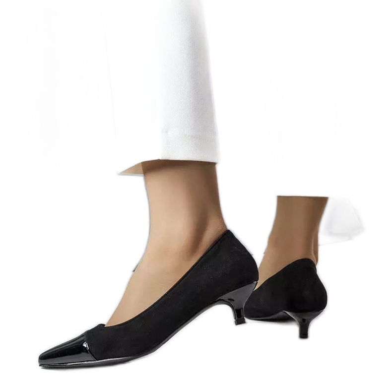 BM Sapatos de bico de patente de pato pretos