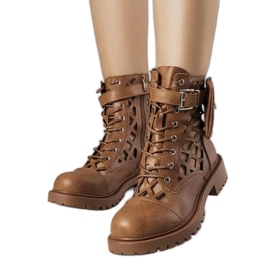 BM Bota Cecelia marrom vazada