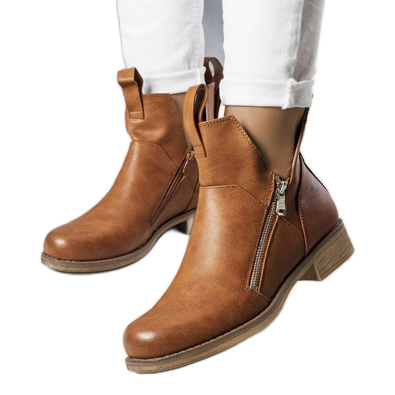BM Ankle boot com recorte marrom Pat castanho