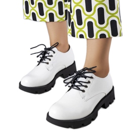 Sapatos brancos Josephine com sola maciça