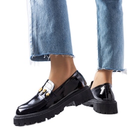 Sapato de couro envernizado preto com pérolas Serlait branco Sapato de couro envernizado preto com pérolas Serlait branco
