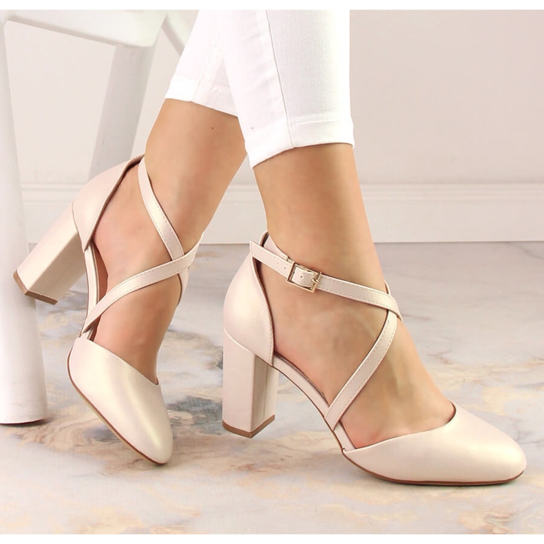 Sandálias pumps femininas salto alto bege pérola Sergio Leone SK863