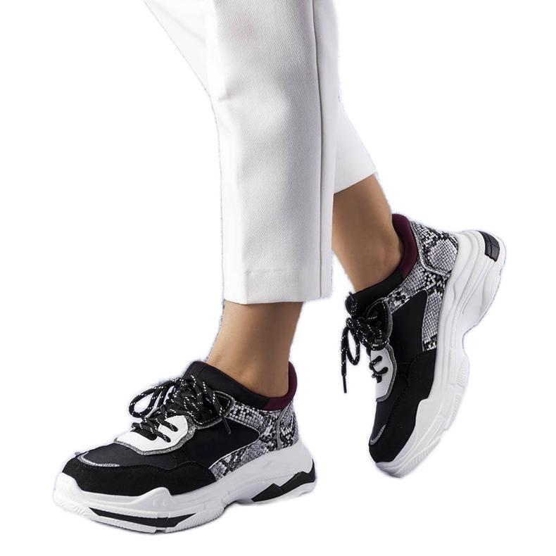 Tênis preto decorado com inserções Savard