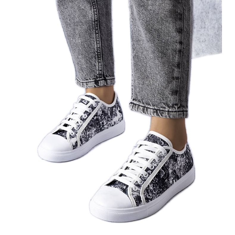 Tênis de tecido preto e branco da Aucoin