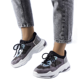 Tênis cinza decorado com inserções Savard