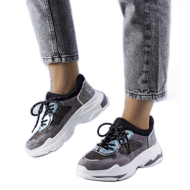 Tênis cinza decorado com inserções Savard