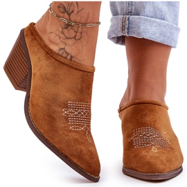 BM Chinelos femininos de camurça Camel Romina Cowboy castanho