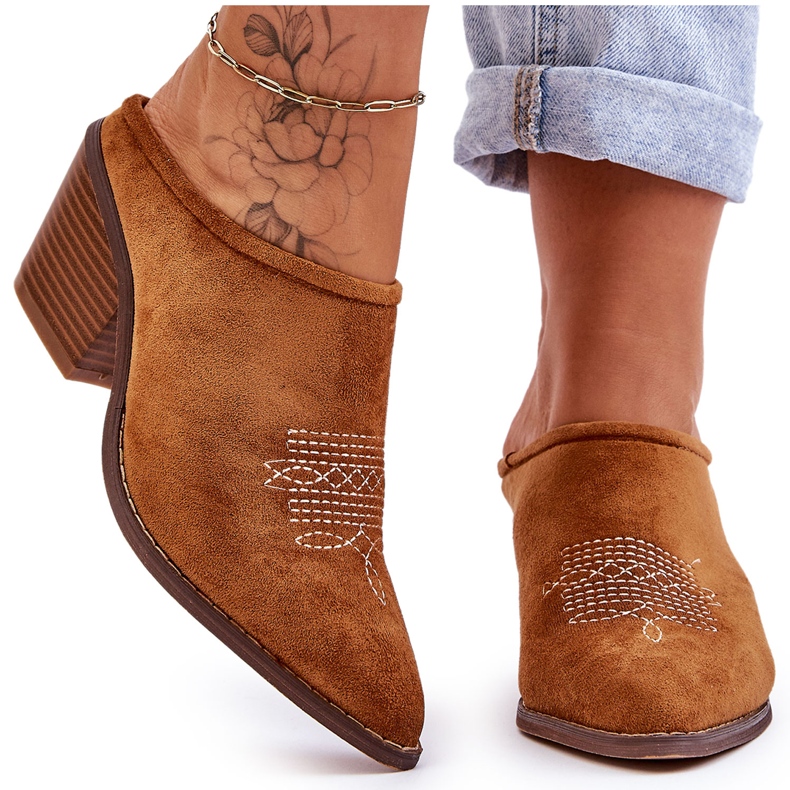 BM Chinelos femininos de camurça Camel Romina Cowboy castanho