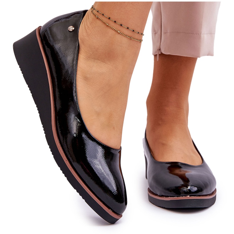 Vinceza Sapatilha clássica de couro envernizado preto Paola