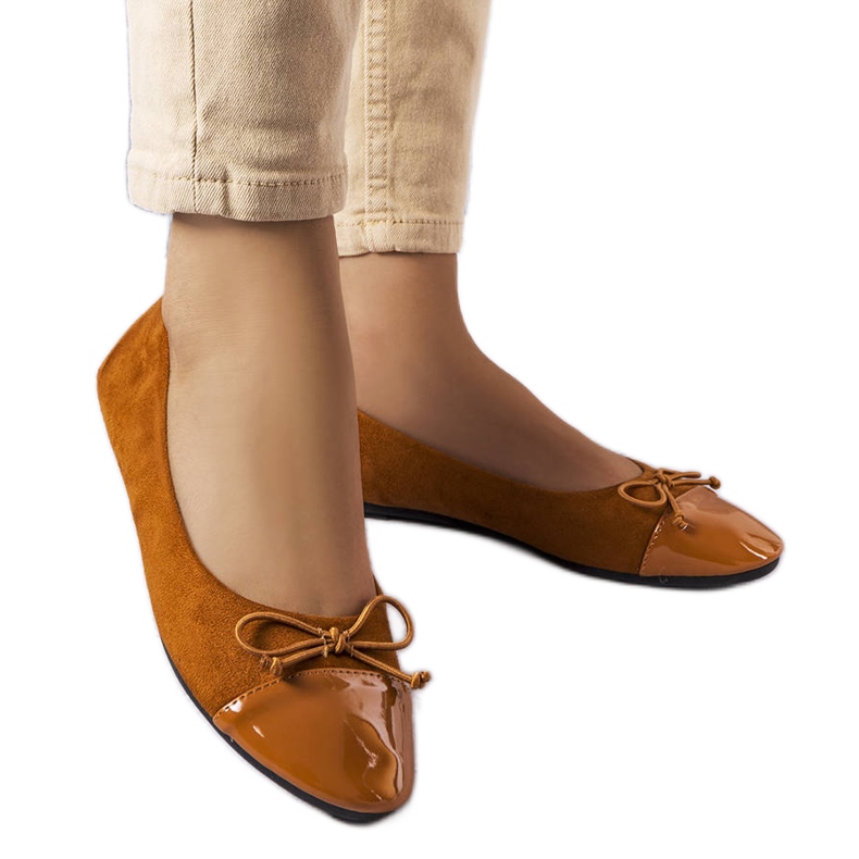 Sabrina biqueira marrom envernizada, Simard castanho