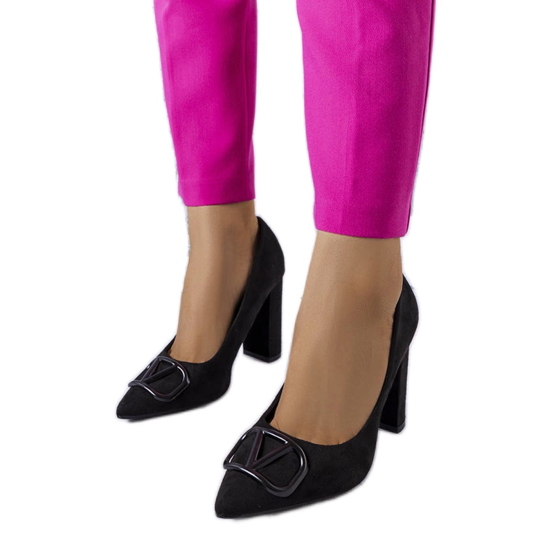 Sapatos elegantes pretos Vinceza