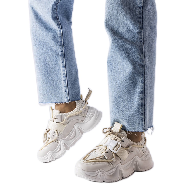 Tênis bege espetacular da Desforges