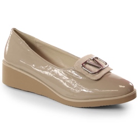 Sapatos de senhora em pele envernizada com cunha bege Jezzi RMR2265-3