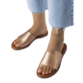 Evento Chinelos dourados com cabedal irregular Latourelle Evento Chinelos dourados com cabedal irregular Latourelle