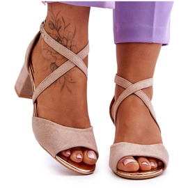 Vinceza Sandálias femininas de salto baixo bege Quinn marrom