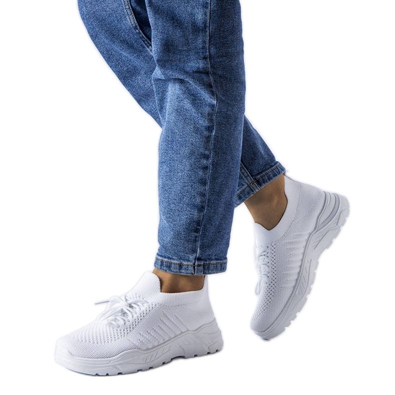 BM Tênis branco com cabedal flexível da Gois BM Tênis branco com cabedal flexível da Gois