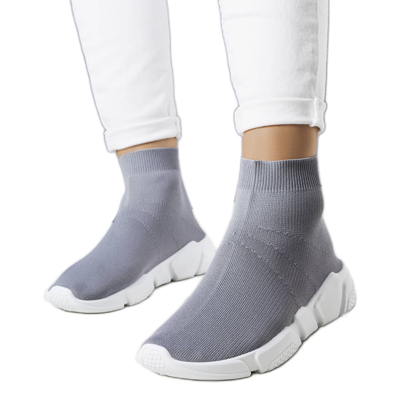 Tênis cano alto cinza William.