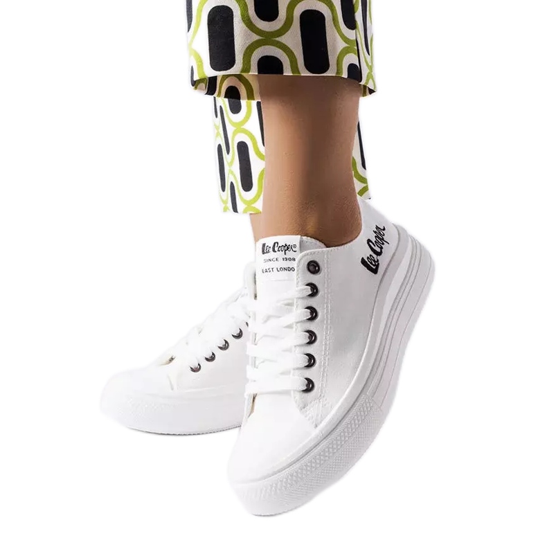 Tênis branco Lee Cooper LCW-23-44-1623L