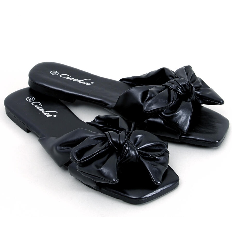 Minnen chinelos de laço preto