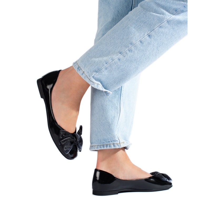 Bailarinas lacadas pretas Shelovet com laço preto