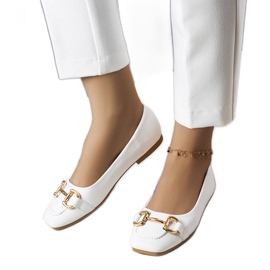 Bailarinas brancas com decoração de íris douradas branco