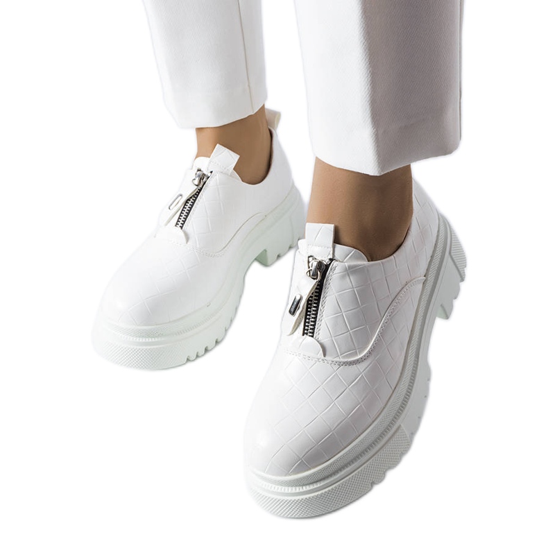 Brogues brancos decorados com relevo Travers Brogues brancos decorados com relevo Travers