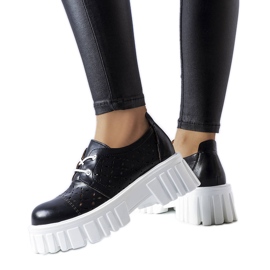 Sapatos maciços vazados pretos Camus