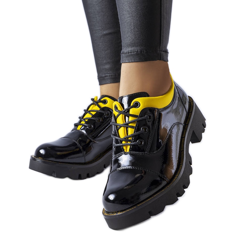 Sapato de couro envernizado preto e amarelo, Amandier